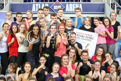  05.03.2016 LODZ<br />
TRENING KARATE CARDIO Z ANNA LEWANDOWSKA W LODZKIEJ ATLAS ARENIE<br />
N/Z KATRIN KARGBO ANNA LEWANDOWSKA<br />
 