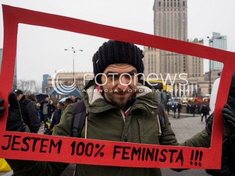  06.03.2016 WARSZAWA<br />XVII WARSZAWSKA MANIFA W WARSZAWIE POD HASLEM ABORCJA W OBRONIE ZYCIA<br /> N/Z UCZESTNICY<br /> 