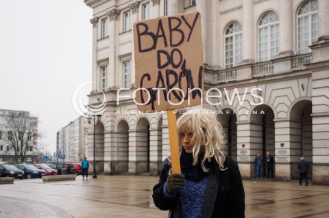  06.03.2016 WARSZAWA<br />XVII WARSZAWSKA MANIFA W WARSZAWIE POD HASLEM ABORCJA W OBRONIE ZYCIA<br /> N/Z KONTRMANIFESTACJA PROLIFE<br /> 