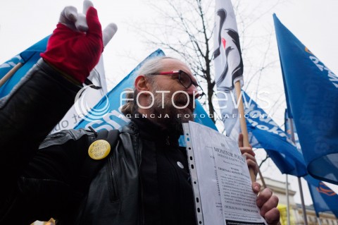  10.03.2016 WARSZAWA<br /> PROTEST POD KANCELARIA PREZESA RADY MINISTROW W SPRAWIE PUBLIKACJI WYROKU TRYBUNALU KONSTYTUCYJNEGO <br />N/Z MATEUSZ KIJOWSKI<br /> 