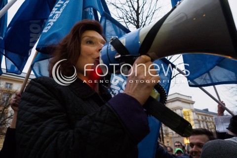  10.03.2016 WARSZAWA<br /> PROTEST POD KANCELARIA PREZESA RADY MINISTROW W SPRAWIE PUBLIKACJI WYROKU TRYBUNALU KONSTYTUCYJNEGO <br />N/Z MALGORZATA KIDAWA BLONSKA<br /> 