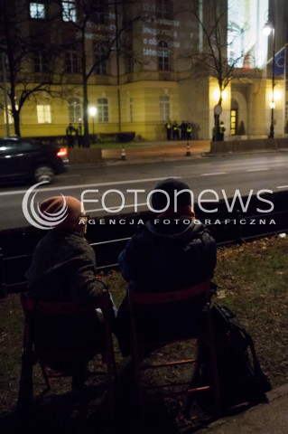  10.03.2016 WARSZAWA<br /> PROTEST POD KANCELARIA PREZESA RADY MINISTROW W SPRAWIE PUBLIKACJI WYROKU TRYBUNALU KONSTYTUCYJNEGO <br />N/Z UCZESTNICY<br /> 