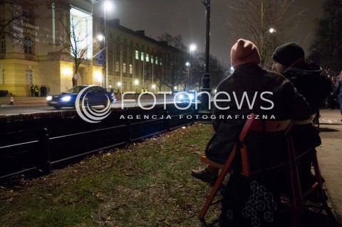  10.03.2016 WARSZAWA<br /> PROTEST POD KANCELARIA PREZESA RADY MINISTROW W SPRAWIE PUBLIKACJI WYROKU TRYBUNALU KONSTYTUCYJNEGO <br />N/Z UCZESTNICY<br /> 