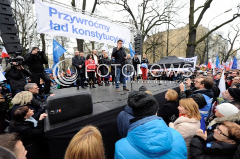  12.03.2015 WARSZAWA <br />MANIFESTACJA OBYWATELSKA W SPRAWIE TRYBUNALU KONSTYTUCYJNEGO<br />N/Z RYSZARD PETRU JANUSZ LEWANDOWSKI KAMILA GASIUK PIHOWICZ MALGORZATA KIDAWA BLONSKA BORYS BUDKA MATEUSZ KIJOWSKI BARBARA NOWACKA<br /> 