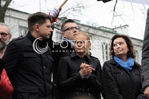  12.03.2015 WARSZAWA <br />MANIFESTACJA OBYWATELSKA W SPRAWIE TRYBUNALU KONSTYTUCYJNEGO<br />N/Z RYSZARD PETRU MALGORZATA KIDAWA BLONSKA BARBARA NOWACKA<br /> 