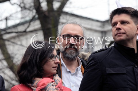  12.03.2015 WARSZAWA <br />MANIFESTACJA OBYWATELSKA W SPRAWIE TRYBUNALU KONSTYTUCYJNEGO<br />N/Z RYSZARD PETRU KAMILA GASIUK PIHOWICZ MATEUSZ KIJOWSKI<br /> 
