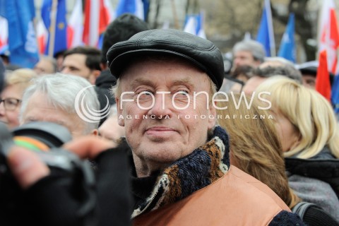  12.03.2015 WARSZAWA <br />MANIFESTACJA OBYWATELSKA W SPRAWIE TRYBUNALU KONSTYTUCYJNEGO<br />N/Z DANIEL OLBRYCHSKI<br /> 
