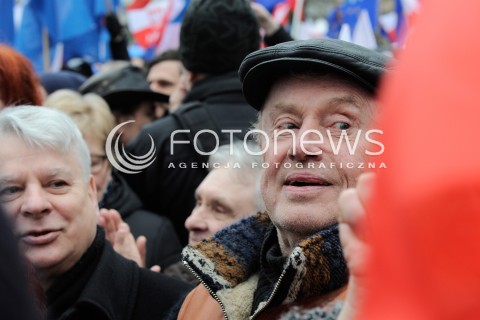  12.03.2015 WARSZAWA <br />MANIFESTACJA OBYWATELSKA W SPRAWIE TRYBUNALU KONSTYTUCYJNEGO<br />N/Z DANIEL OLBRYCHSKI BOGDAN BORUSEWICZ<br /> 