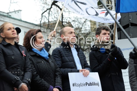  12.03.2015 WARSZAWA <br />MANIFESTACJA OBYWATELSKA W SPRAWIE TRYBUNALU KONSTYTUCYJNEGO<br />N/Z MALGORZATA KIDAWA BLONSKA BORYS BUDKA BARBARA NOWACKA<br /> 