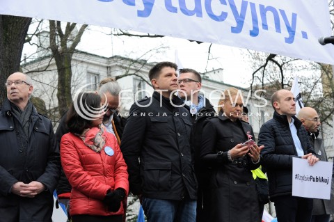  12.03.2015 WARSZAWA <br />MANIFESTACJA OBYWATELSKA W SPRAWIE TRYBUNALU KONSTYTUCYJNEGO<br />N/Z RYSZARD PETRU JANUSZ LEWANDOWSKI KAMILA GASIUK PIHOWICZ BORYS BUDKA MATEUSZ KIJOWSKI BARBARA NOWACKA<br /> 