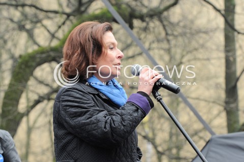  12.03.2015 WARSZAWA <br />MANIFESTACJA OBYWATELSKA W SPRAWIE TRYBUNALU KONSTYTUCYJNEGO<br />N/Z MALGORZATA KIDAWA BLONSKA<br /> 