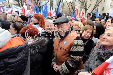  12.03.2015 WARSZAWA <br />MANIFESTACJA OBYWATELSKA W SPRAWIE TRYBUNALU KONSTYTUCYJNEGO<br />N/Z DANIEL OLBRYCHSKI BOGDAN BORUSEWICZ<br /> 