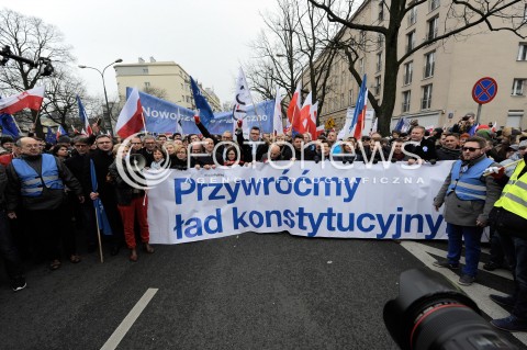  12.03.2015 WARSZAWA <br />MANIFESTACJA OBYWATELSKA W SPRAWIE TRYBUNALU KONSTYTUCYJNEGO<br />N/Z MICHAL SZCZERBA RYSZARD PETRU KAMILA GASIUK PIHOWICZ BORYS BUDKA MATEUSZ KIJOWSKI <br /> 