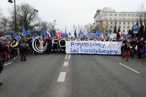  12.03.2015 WARSZAWA <br />MANIFESTACJA OBYWATELSKA W SPRAWIE TRYBUNALU KONSTYTUCYJNEGO<br />N/Z MICHAL SZCZERBA RYSZARD PETRU KAMILA GASIUK PIHOWICZ BORYS BUDKA MATEUSZ KIJOWSKI <br /> 