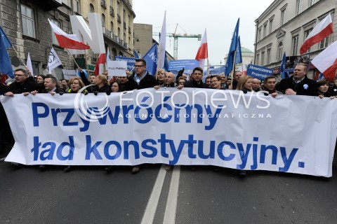  12.03.2015 WARSZAWA <br />MANIFESTACJA OBYWATELSKA W SPRAWIE TRYBUNALU KONSTYTUCYJNEGO<br />N/Z MICHAL SZCZERBA RYSZARD PETRU KAMILA GASIUK PIHOWICZ BORYS BUDKA MATEUSZ KIJOWSKI <br /> 