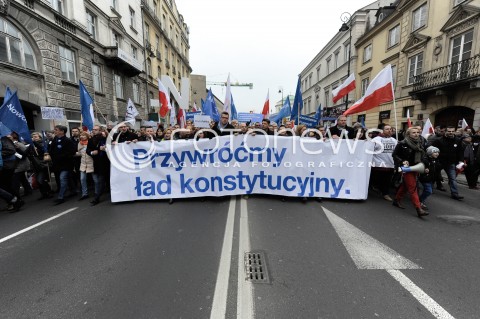  12.03.2015 WARSZAWA <br />MANIFESTACJA OBYWATELSKA W SPRAWIE TRYBUNALU KONSTYTUCYJNEGO<br />N/Z MICHAL SZCZERBA RYSZARD PETRU KAMILA GASIUK PIHOWICZ BORYS BUDKA MATEUSZ KIJOWSKI <br /> 