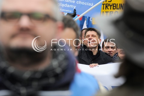  12.03.2015 WARSZAWA <br />MANIFESTACJA OBYWATELSKA W SPRAWIE TRYBUNALU KONSTYTUCYJNEGO<br />N/Z RYSZARD PETRU<br /> 