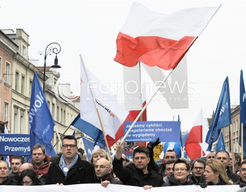  12.03.2015 WARSZAWA <br />MANIFESTACJA OBYWATELSKA W SPRAWIE TRYBUNALU KONSTYTUCYJNEGO<br />N/Z RYSZARD PETRU KAMILA GASIUK PIHOWICZ BARBARA NOWACKA<br /> 