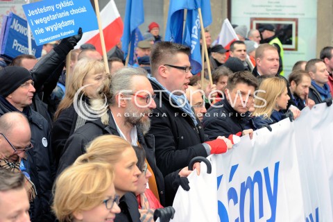  12.03.2015 WARSZAWA <br />MANIFESTACJA OBYWATELSKA W SPRAWIE TRYBUNALU KONSTYTUCYJNEGO<br />N/Z MICHAL SZCZERBA RYSZARD PETRU KAMILA GASIUK PIHOWICZ BORYS BUDKA MATEUSZ KIJOWSKI BARBARA NOWACKA<br /> 