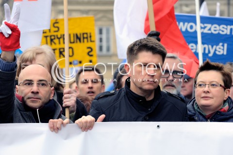  12.03.2015 WARSZAWA <br />MANIFESTACJA OBYWATELSKA W SPRAWIE TRYBUNALU KONSTYTUCYJNEGO<br />N/Z RYSZARD PETRU<br /> 