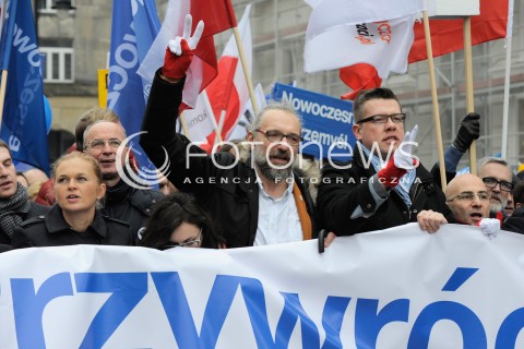  12.03.2015 WARSZAWA <br />MANIFESTACJA OBYWATELSKA W SPRAWIE TRYBUNALU KONSTYTUCYJNEGO<br />N/Z MATEUSZ KIJOWSKI BARBARA NOWACKA<br /> 