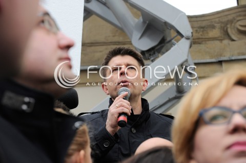  12.03.2015 WARSZAWA <br />MANIFESTACJA OBYWATELSKA W SPRAWIE TRYBUNALU KONSTYTUCYJNEGO<br />N/Z RYSZARD PETRU<br /> 