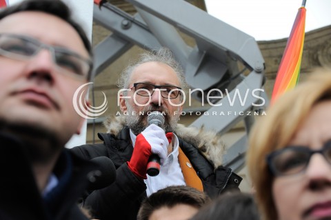  12.03.2015 WARSZAWA <br />MANIFESTACJA OBYWATELSKA W SPRAWIE TRYBUNALU KONSTYTUCYJNEGO<br />N/Z MATEUSZ KIJOWSKI<br /> 
