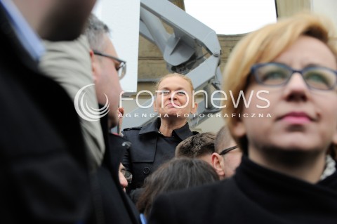  12.03.2015 WARSZAWA <br />MANIFESTACJA OBYWATELSKA W SPRAWIE TRYBUNALU KONSTYTUCYJNEGO<br />N/Z BARBARA NOWACKA<br /> 