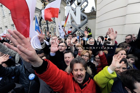 12.03.2015 WARSZAWA <br />MANIFESTACJA OBYWATELSKA W SPRAWIE TRYBUNALU KONSTYTUCYJNEGO<br />N/Z KAMILA GASIUK PIHOWICZ MICHAL SZCZERBA<br /> 