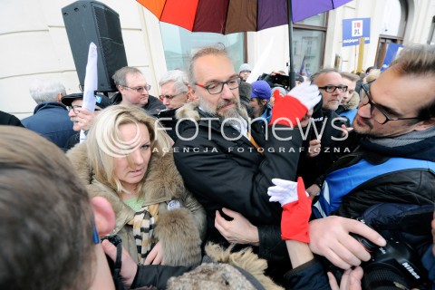 12.03.2015 WARSZAWA <br />MANIFESTACJA OBYWATELSKA W SPRAWIE TRYBUNALU KONSTYTUCYJNEGO<br />N/Z MATEUSZ KIJOWSKI<br /> 
