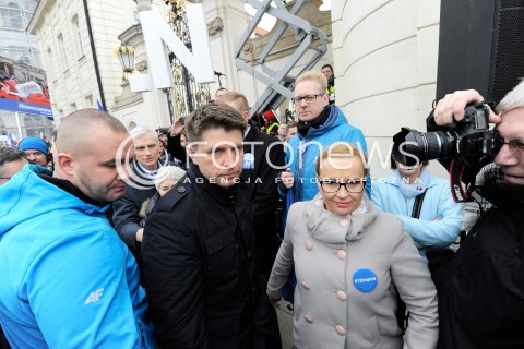  12.03.2015 WARSZAWA <br />MANIFESTACJA OBYWATELSKA W SPRAWIE TRYBUNALU KONSTYTUCYJNEGO<br />N/Z RYSZARD PETRU MARCIN SWIECICKI<br /> 