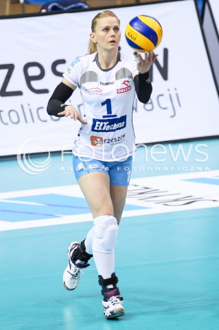  12.03.2016 RZESZOW<br />SIATKOWKA ORLEN LIGA 2015/2016 WOMEN VOLLEYBALL POLAND POLISH ORLENLIGA LEAGUE SEASON 2015/2016<br />MECZ DEVELOPRES SKYRES RZESZOW - CHEMIK POLICE<br />N/Z EWA CABAJEWSKA SYLWETKA <br /> 