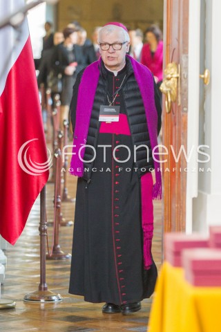  17.03.2016 LANCUT <br />WIZYTA PARY PREZYDENCKIEJ W WOJEWODZTWIE PODKARPACKIM<br />WRECZENIE ODZNACZEN PANSTWOWYCH POLAKOM RATUJACYM ZYDOW NA ZAMKU W LANCUCIE<br />N/Z BISKUP JOZEF MICHALIK - METROPOLITA PRZEMYSKI<br /> 