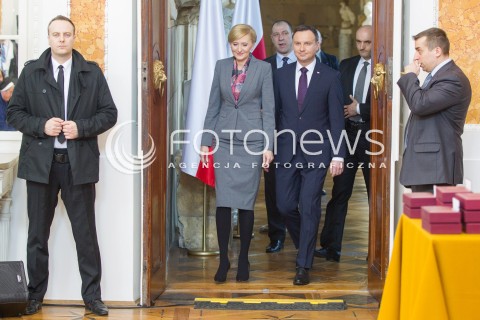  17.03.2016 LANCUT <br />WIZYTA PARY PREZYDENCKIEJ W WOJEWODZTWIE PODKARPACKIM<br />WRECZENIE ODZNACZEN PANSTWOWYCH POLAKOM RATUJACYM ZYDOW NA ZAMKU W LANCUCIE<br />N/Z ANDRZEJ DUDA Z MALZONKA AGATA DUDA<br /> 