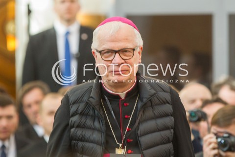  17.03.2016 LANCUT <br />WIZYTA PARY PREZYDENCKIEJ W WOJEWODZTWIE PODKARPACKIM<br />WRECZENIE ODZNACZEN PANSTWOWYCH POLAKOM RATUJACYM ZYDOW NA ZAMKU W LANCUCIE<br />N/Z BISKUP JOZEF MICHALIK - METROPOLITA PRZEMYSKI<br /> 