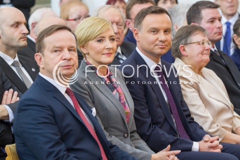  17.03.2016 LANCUT <br />WIZYTA PARY PREZYDENCKIEJ W WOJEWODZTWIE PODKARPACKIM<br />WRECZENIE ODZNACZEN PANSTWOWYCH POLAKOM RATUJACYM ZYDOW NA ZAMKU W LANCUCIE<br />N/Z ANDRZEJ DUDA Z MALZONKA AGATA DUDA WLADYSLAW ORTYL<br /> 