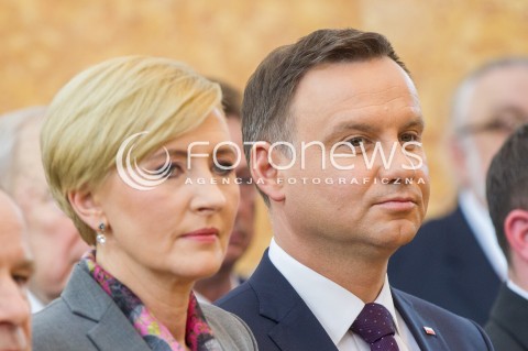  17.03.2016 LANCUT <br />WIZYTA PARY PREZYDENCKIEJ W WOJEWODZTWIE PODKARPACKIM<br />WRECZENIE ODZNACZEN PANSTWOWYCH POLAKOM RATUJACYM ZYDOW NA ZAMKU W LANCUCIE<br />N/Z ANDRZEJ DUDA Z MALZONKA AGATA DUDA<br /> 