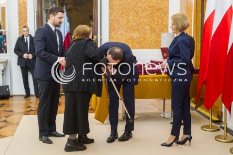  17.03.2016 LANCUT <br />WIZYTA PARY PREZYDENCKIEJ W WOJEWODZTWIE PODKARPACKIM<br />WRECZENIE ODZNACZEN PANSTWOWYCH POLAKOM RATUJACYM ZYDOW NA ZAMKU W LANCUCIE<br />N/Z ANDRZEJ DUDA<br /> 