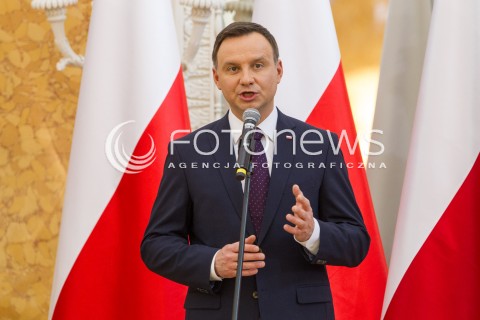  17.03.2016 LANCUT <br />WIZYTA PARY PREZYDENCKIEJ W WOJEWODZTWIE PODKARPACKIM<br />WRECZENIE ODZNACZEN PANSTWOWYCH POLAKOM RATUJACYM ZYDOW NA ZAMKU W LANCUCIE<br />N/Z ANDRZEJ DUDA <br /> 