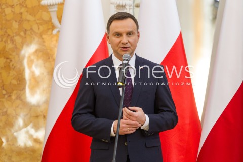  17.03.2016 LANCUT <br />WIZYTA PARY PREZYDENCKIEJ W WOJEWODZTWIE PODKARPACKIM<br />WRECZENIE ODZNACZEN PANSTWOWYCH POLAKOM RATUJACYM ZYDOW NA ZAMKU W LANCUCIE<br />N/Z ANDRZEJ DUDA <br /> 