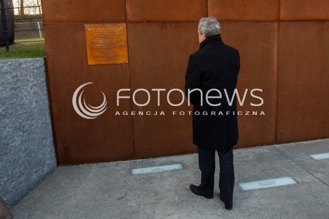  17.03.2016 MARKOWA ( POLAND )<br />WIZYTA PARY PREZYDENCKIEJ W WOJEWODZTWIE PODKARPACKIM<br />OTWARCIE MUZEUM POLAKOW RATUJACYCH ZYDOW PODCZAS II WOJNY SWIATOWEJ IM. RODZINY ULMOW<br />N/Z PIOTR GLINSKI - MINISTER KULTURY PRZY TABLICY UPAMIETNIAJACEJ RODZINE ULMOW<br /> 