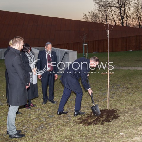  17.03.2016 MARKOWA ( POLAND )<br />WIZYTA PARY PREZYDENCKIEJ W WOJEWODZTWIE PODKARPACKIM<br />OTWARCIE MUZEUM POLAKOW RATUJACYCH ZYDOW PODCZAS II WOJNY SWIATOWEJ IM. RODZINY ULMOW<br />ZASADZENIE DRZEWA OWOCOWEGO W OGRODZIE MUZEUM<br />N/Z PREZYDENT RP ANDRZEJ DUDA MICHAEL SCHUDRICH - NACZELNY RABIN POLSKI<br /> 