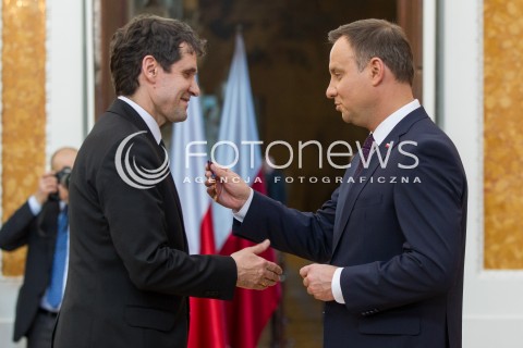  17.03.2016 LANCUT <br />WIZYTA PARY PREZYDENCKIEJ W WOJEWODZTWIE PODKARPACKIM<br />WRECZENIE ODZNACZEN PANSTWOWYCH POLAKOM RATUJACYM ZYDOW NA ZAMKU W LANCUCIE<br />N/Z ANDRZEJ DUDA BOGDAN ROMANIUK<br /> 