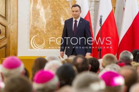  17.03.2016 LANCUT <br />WIZYTA PARY PREZYDENCKIEJ W WOJEWODZTWIE PODKARPACKIM<br />WRECZENIE ODZNACZEN PANSTWOWYCH POLAKOM RATUJACYM ZYDOW NA ZAMKU W LANCUCIE<br />N/Z ANDRZEJ DUDA <br /> 