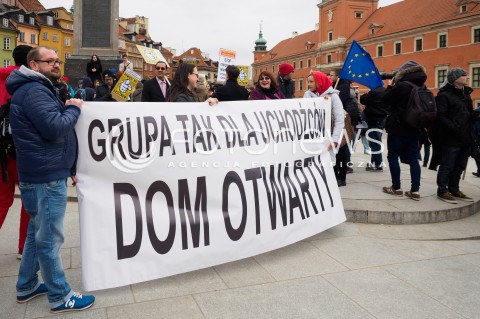  19.03.2016 WARSZAWA<br />
 MARSZ RAZEM PRZECIWKO RASIZMOWI W WARSZAWIE W RAMACH OGOLNOPOLSKIEJ AKCJI MANIFESTACYJNEJ PRZECIWKO RASIZMOWI<br />
 N/Z UCZESTNICY <br />
 