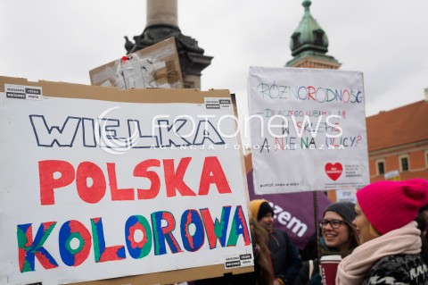  19.03.2016 WARSZAWA<br />
 MARSZ RAZEM PRZECIWKO RASIZMOWI W WARSZAWIE W RAMACH OGOLNOPOLSKIEJ AKCJI MANIFESTACYJNEJ PRZECIWKO RASIZMOWI<br />
 N/Z TRANSPARENTY<br />
 