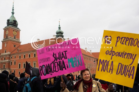  19.03.2016 WARSZAWA<br />
 MARSZ RAZEM PRZECIWKO RASIZMOWI W WARSZAWIE W RAMACH OGOLNOPOLSKIEJ AKCJI MANIFESTACYJNEJ PRZECIWKO RASIZMOWI<br />
 N/Z UCZESTNICY<br />
 