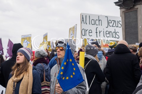  19.03.2016 WARSZAWA<br />
 MARSZ RAZEM PRZECIWKO RASIZMOWI W WARSZAWIE W RAMACH OGOLNOPOLSKIEJ AKCJI MANIFESTACYJNEJ PRZECIWKO RASIZMOWI<br />
 N/Z UCZESTNICY<br />
 