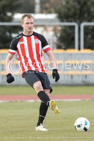  19.03.2016 RZESZOW <br />PILKA NOZNA III LIGA LUBELSKO - PODKARPACKA  SEZON 2015/2016 <br />MECZ CWKS RESOVIA - IZOLATOR BOGUCHWALA <br />N/Z MIROSLAW BARAN SYLWETKA<br /> 