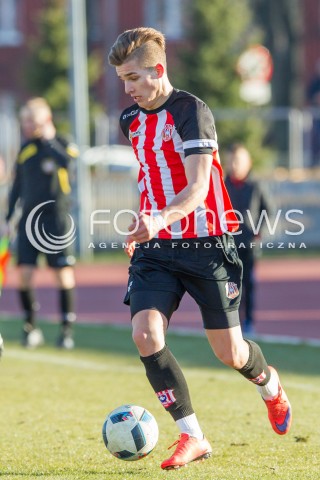  19.03.2016 RZESZOW <br />PILKA NOZNA III LIGA LUBELSKO - PODKARPACKA  SEZON 2015/2016 <br />MECZ CWKS RESOVIA - IZOLATOR BOGUCHWALA <br />N/Z MICHAL DANIEL SYLWETKA<br /> 